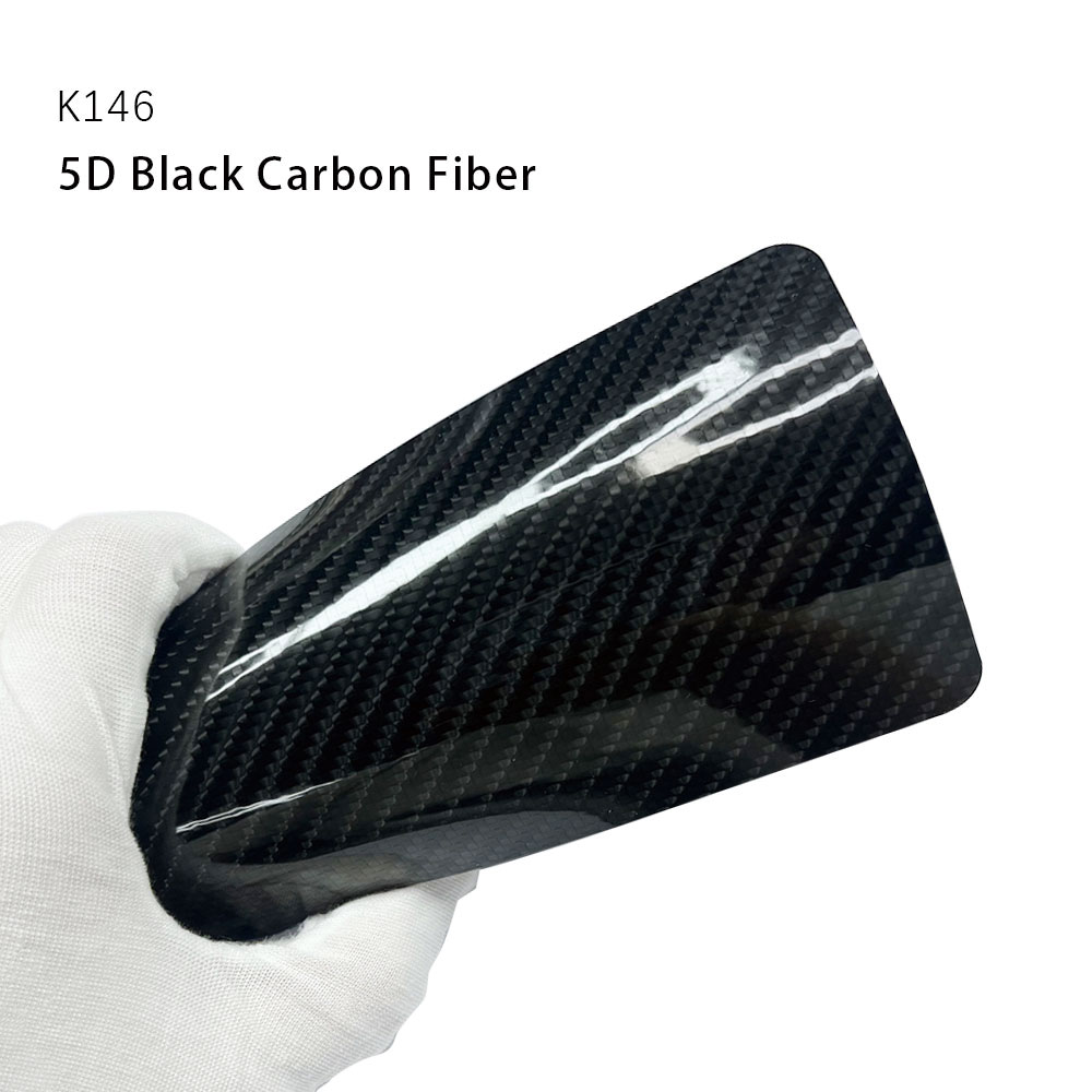 Installation PPF carbone sur voiture de luxe
